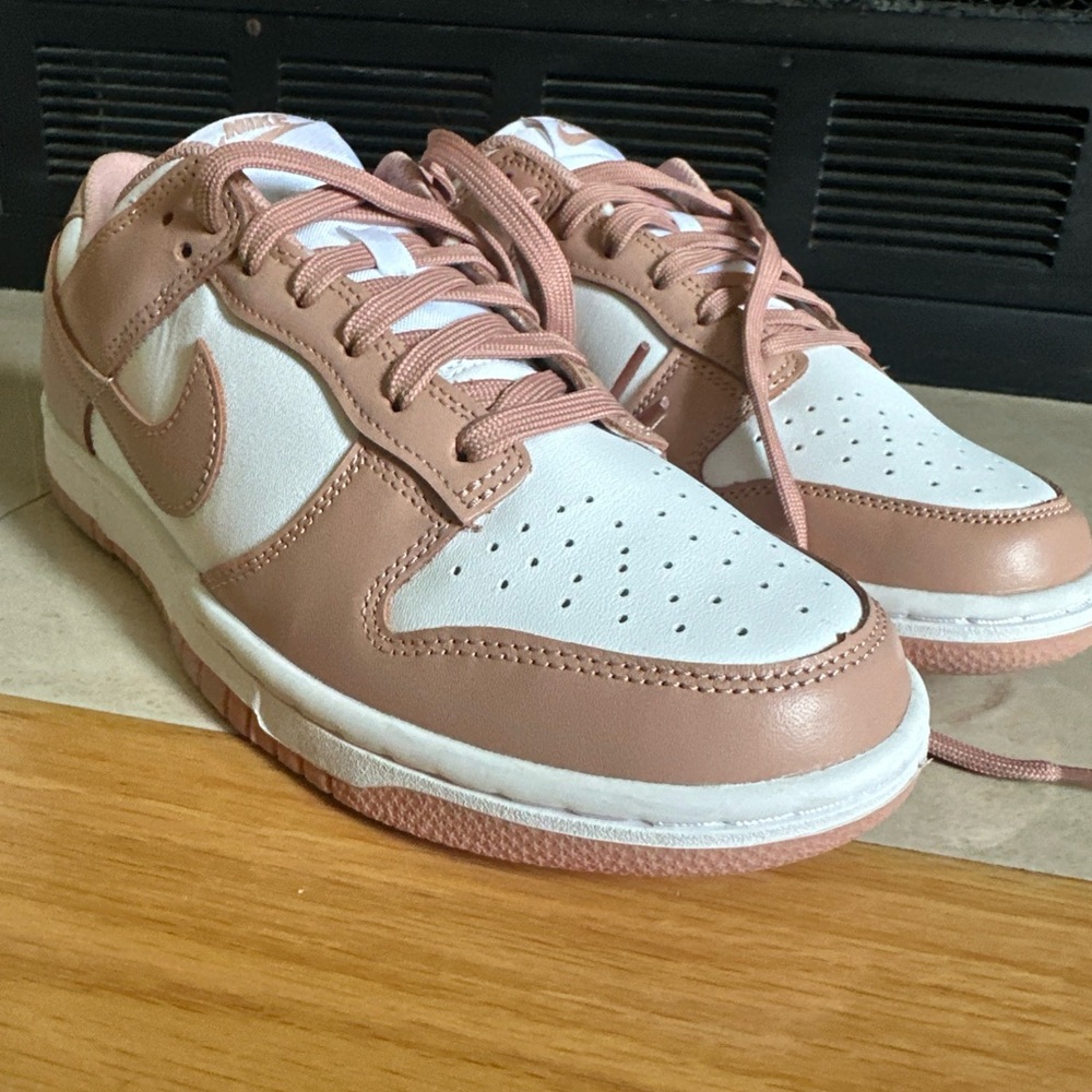 New Nike Dunk Low women’s 9.5 white/rose whisper new without box